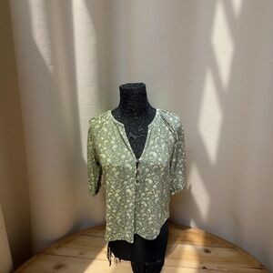 Lucky Brand Green Flutter Sleeve Blouse with Button Front